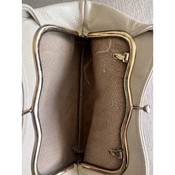 Cream Leather Women's Coin Wallet Used Zip Pockets Compact - Picture 6 of 7